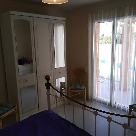 빌라 Poppey Péret